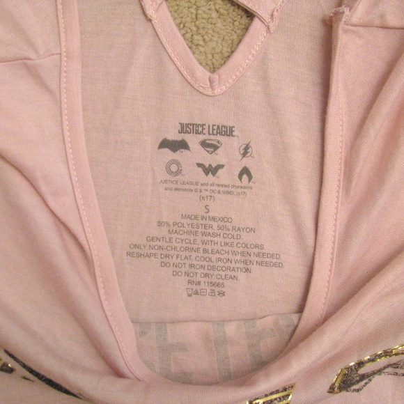 Justice League Long Sleeve Graphic Tee NEW Womens Size Small Pink Comic Heros - Picture 6 of 8